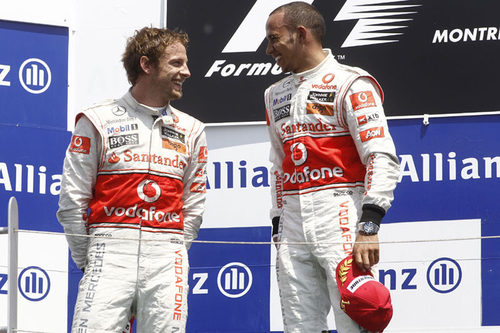 Jenson y Lewis, felices en el podio