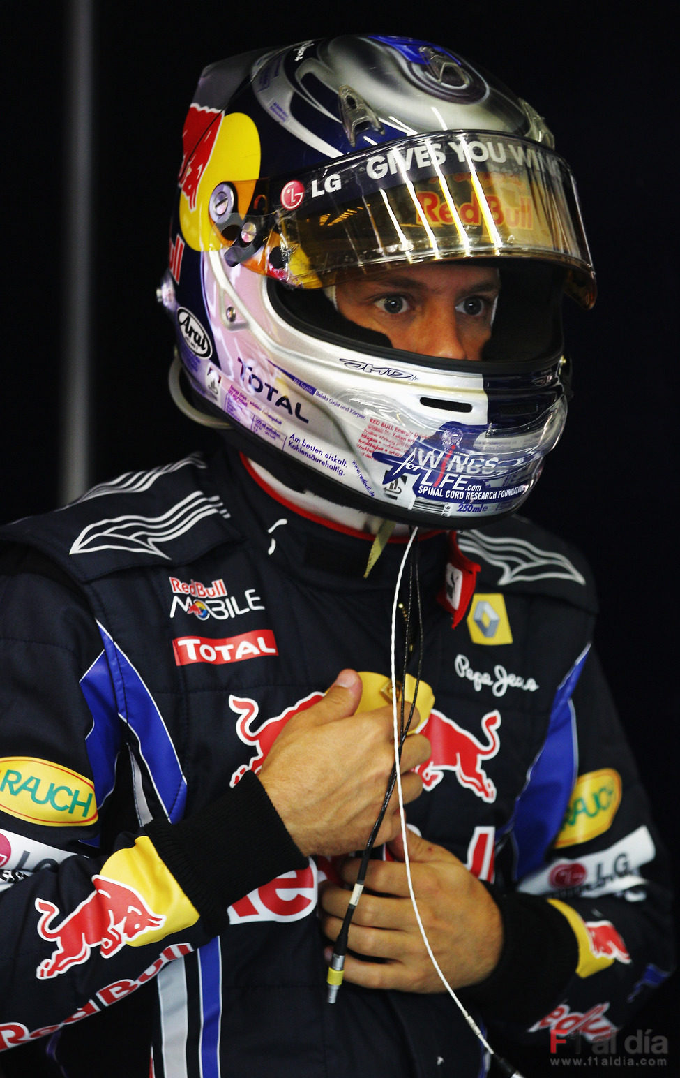 Vettel vestido de piloto
