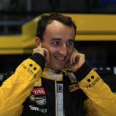 Kubica se tapa los oidos