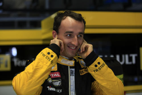 Kubica se tapa los oidos