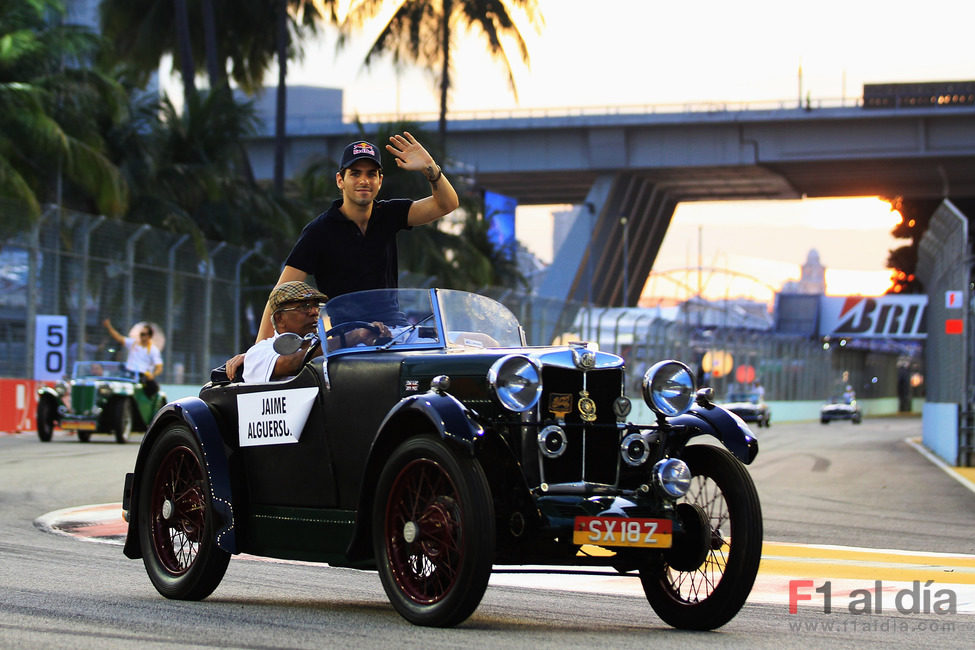 Alguersuari en la Drivers Parade