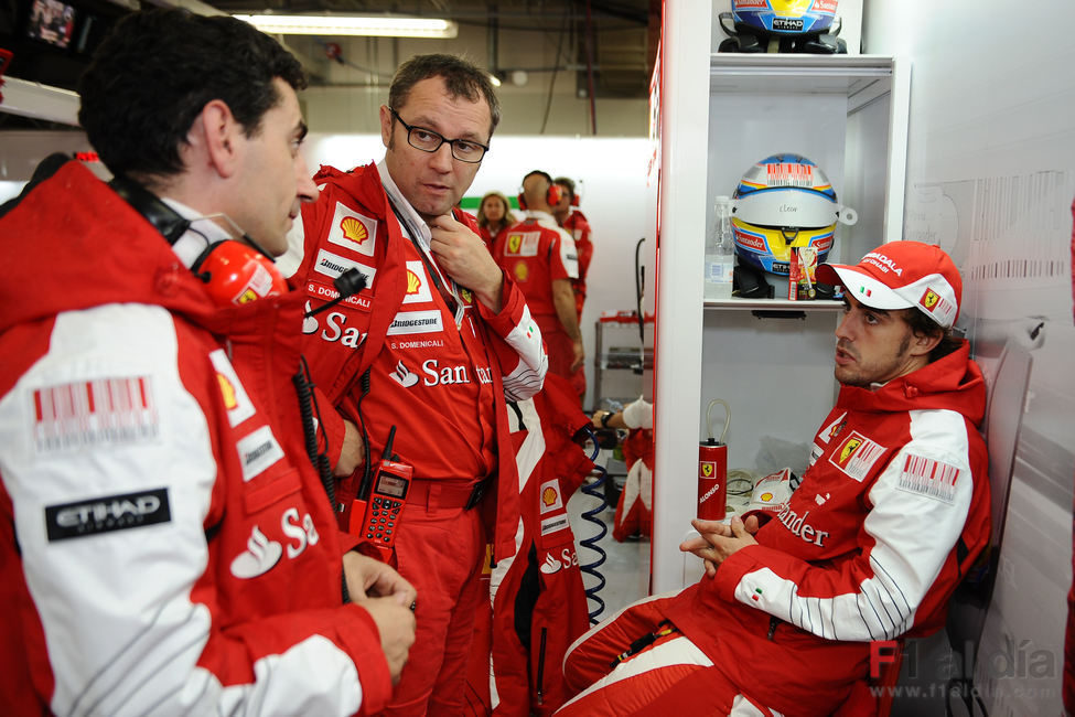 Alonso, Domenicali y Stella