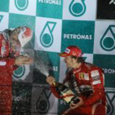 Alonso con el champán