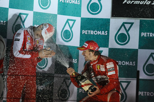 Alonso con el champán