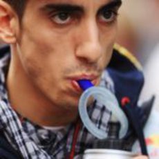 Buemi bebiendo