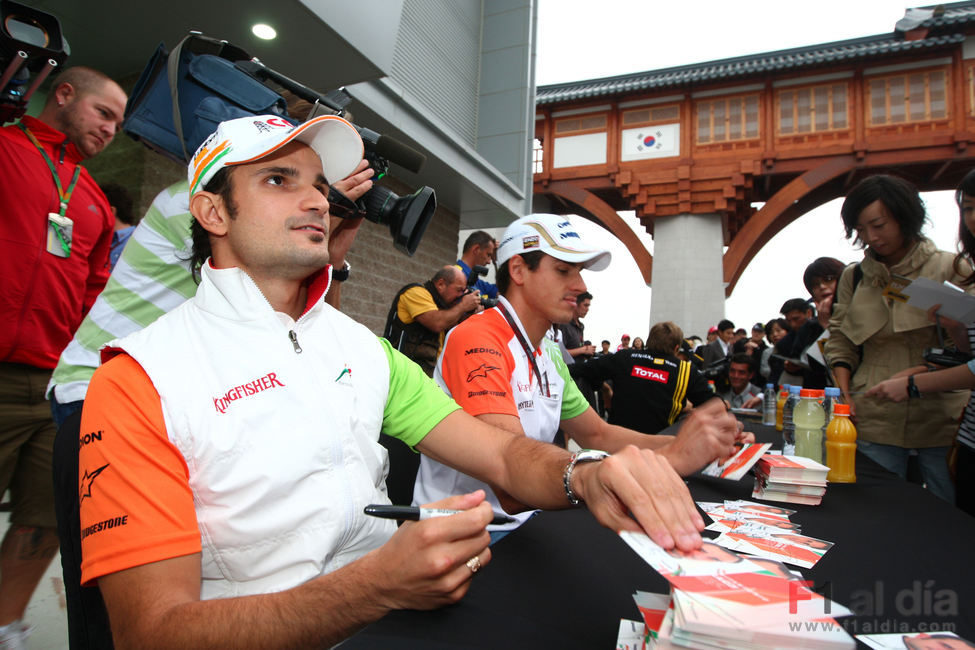 Sutil y Liuzzi atienden a sus aficionados