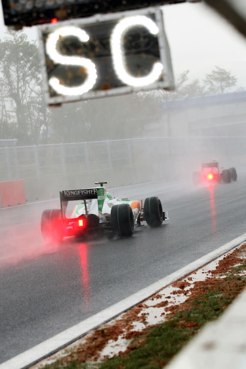 Liuzzi por detrás del Safety Car