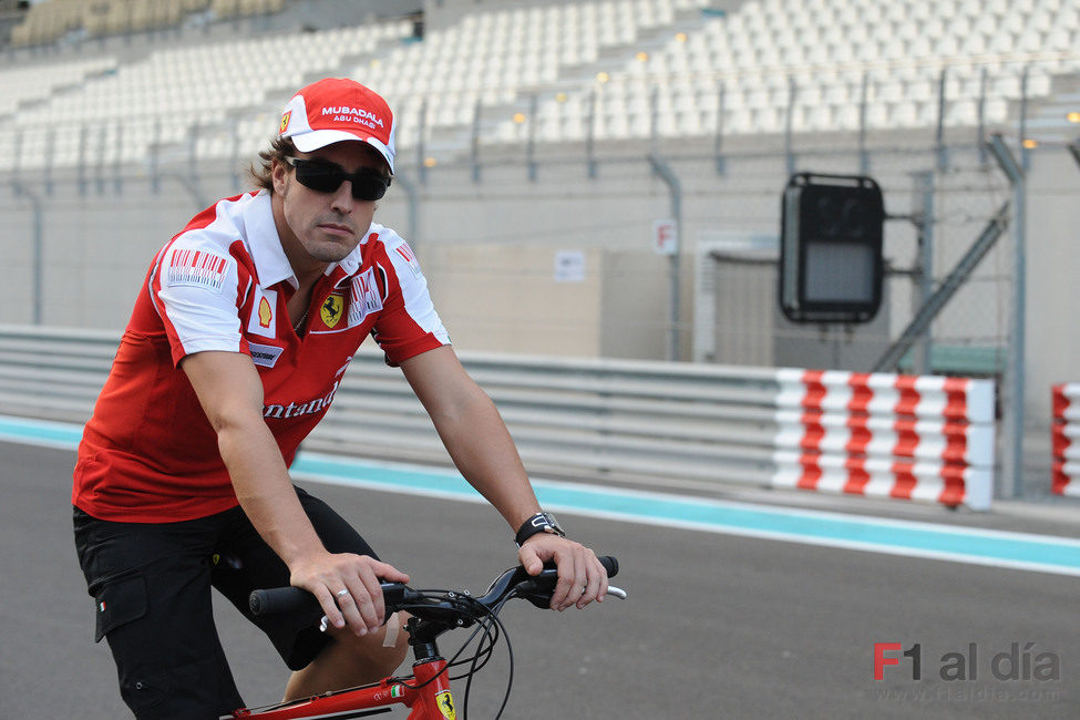 Alonso llega a Abu Dabi