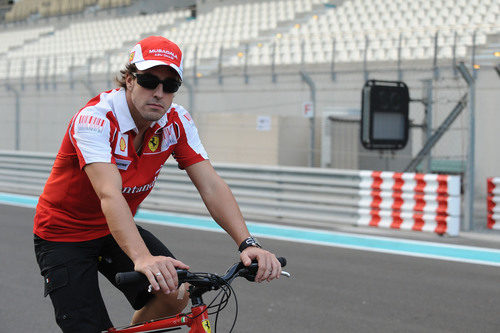 Alonso llega a Abu Dabi