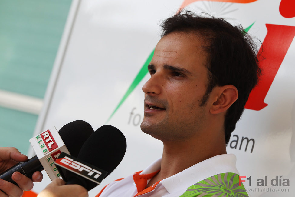 Liuzzi atiende a los medios