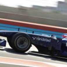 Barrichello rodando en el circuito de Yas Marina