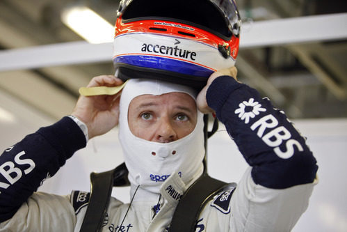 Barrichello se pone su casco