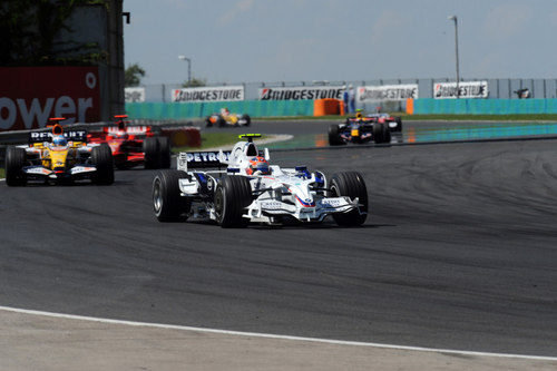 Kubica por delante de Alonso