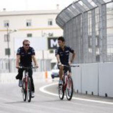 Nakajima recorre el circuito en bici