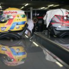 Los cascos de Hamilton y Kovalainen