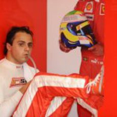 Massa en el box de Ferrari