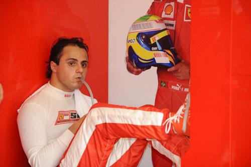 Massa en el box de Ferrari