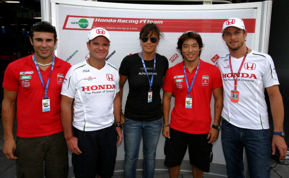 Barrichello y Button junto a los pilotos de trial de Honda