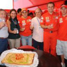 Una tarta por el Gran Premio número 100 de Massa