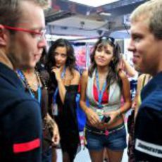 Bourdais, Vettel y las chicas