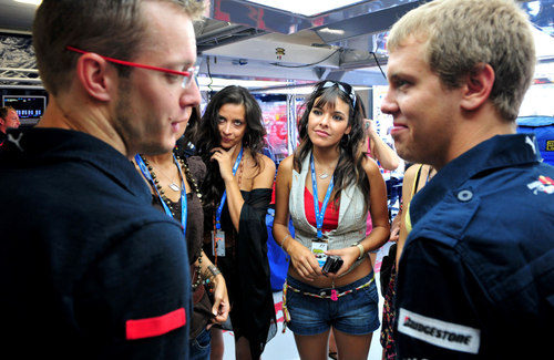 Bourdais, Vettel y las chicas