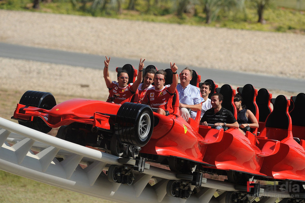 Massa y Alonso se divierten en la montaña rusa