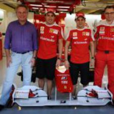 Alonso, Massa y Domenicali posan junto a su nuevo patrocinador