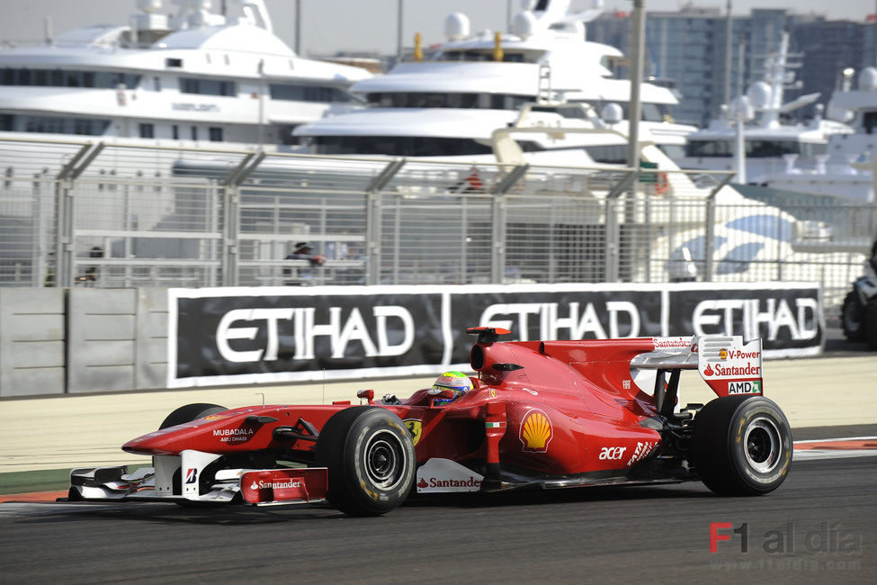 Felipe Massa prueba el aguante de los neumáticos duros
