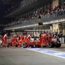 Los monoplazas de Ferrari vuelven al box