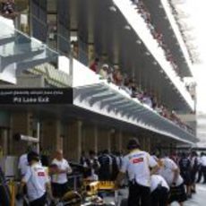 Mucho público en el pitlane