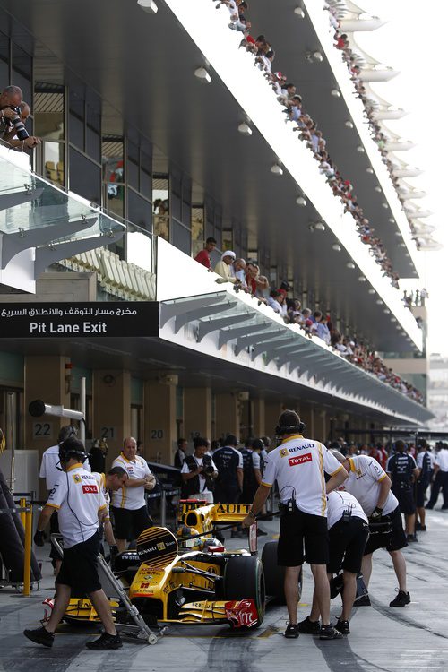 Mucho público en el pitlane