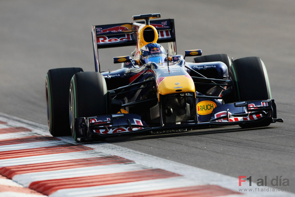 Daniel Ricciardo rueda con el Red Bull RB6
