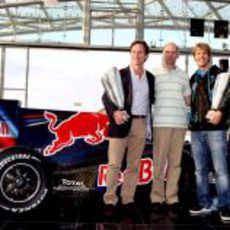 Horner, Newey y Vettel con los trofeos