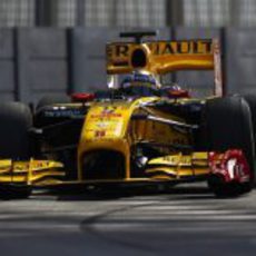 Aleshin rueda con Renault en Abu Dabi