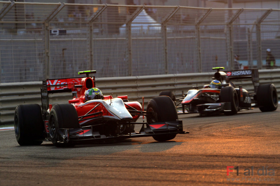 Di Grassi rueda delante de Bruno Senna