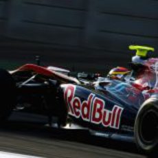 El Toro Rosso de Jean-Eric rueda en Abu Dabi