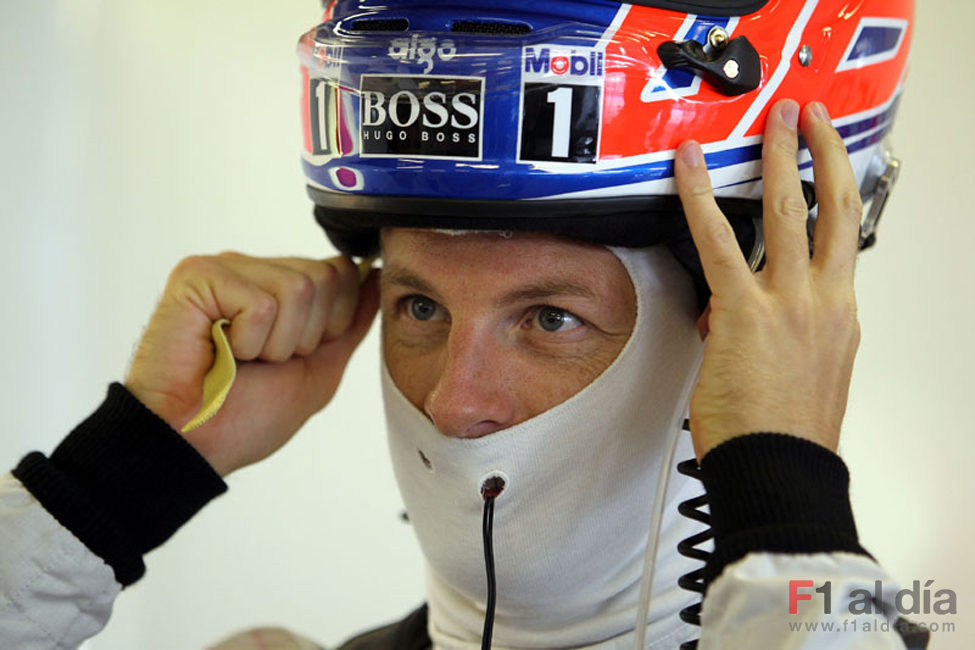 Button se coloca el casco