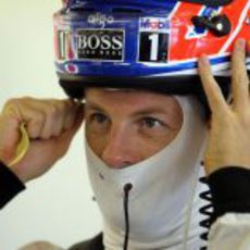 Button se coloca el casco