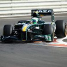 Kovalainen coge los pianos con los nuevos neumáticos