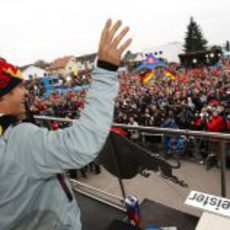Vettel saluda a los vecinos de Heppenheim