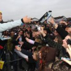 Vettel firmando autógrafos