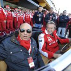 Emilio Botín acompaña a Luca di Montezemolo en su vuelta a la pista