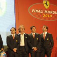 Alonso habla en la gala de Ferrari