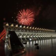 Fuegos artificiales rojos para la fiesta roja