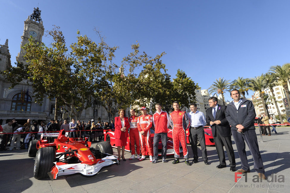 La alcaldesa de Valencia recibió a los chicos de Ferrari