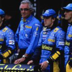 Trulli, Alonso y Montagny junto a Flavio Briatore