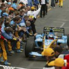 Alonso sube al podio en Australia 2004