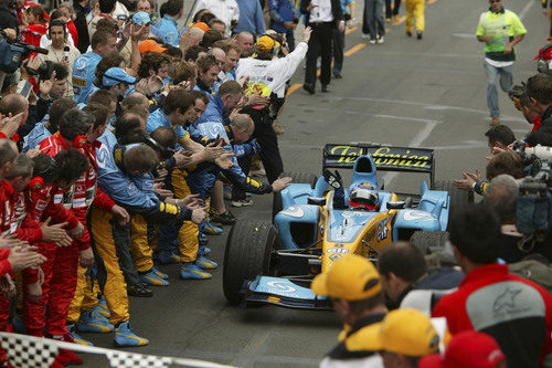 Alonso sube al podio en Australia 2004