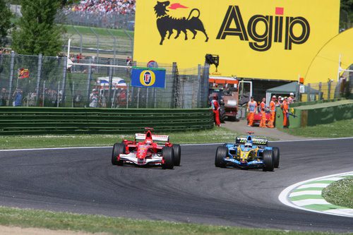 Schumacher le devuelve la jugada a Alonso en San Marino