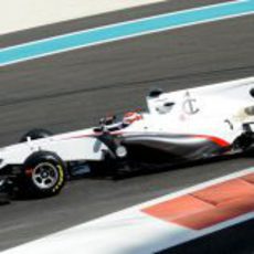 Kamui rueda en Abu Dabi con los Pirelli